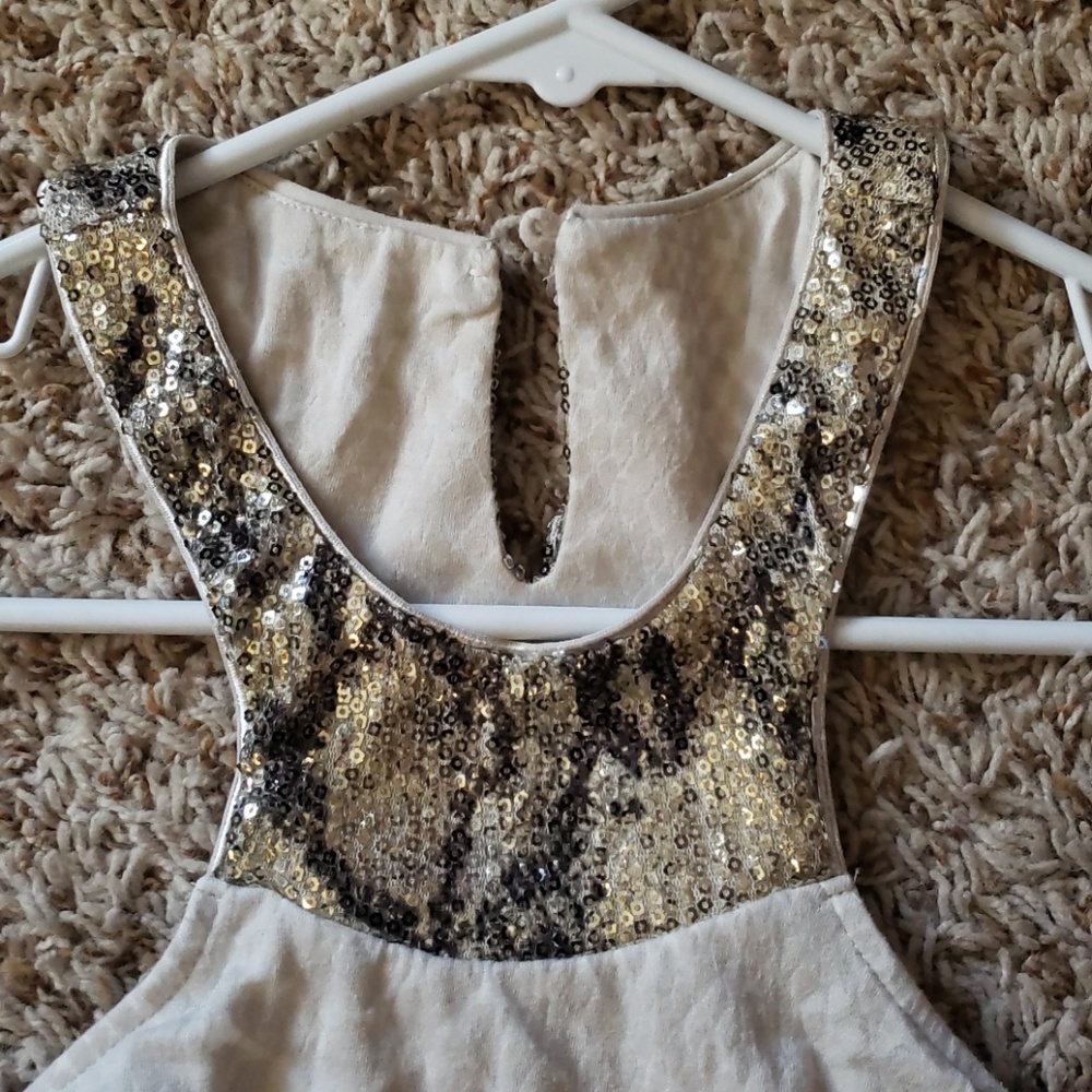 Express Tank Top - Picture 2 of 5